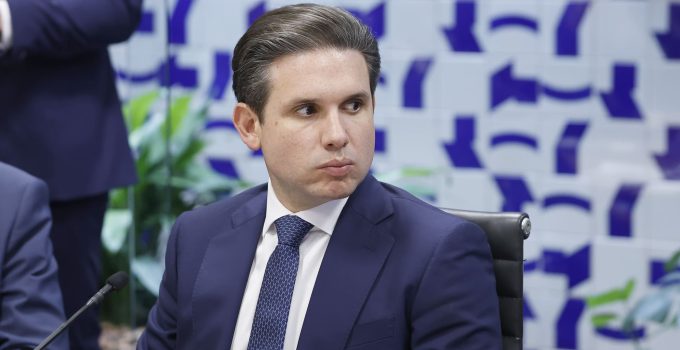 Capa-Marketing-e-forca-eleitoral-por-que-Hugo-Motta-insistiu-na-aprovacao-do-PL-Antifaccao