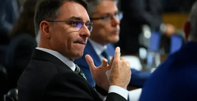 Flavio-Bolsonaro-foto-Andressa-Anholete-768x512.jpeg